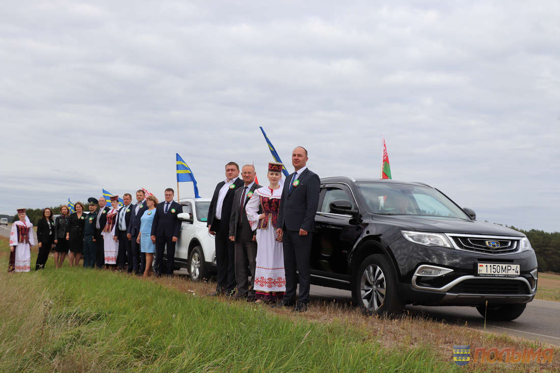 Кореличский, Барановичский, Несвижский и Столбцовский районы отпраздновали  День народного единства межрегиональным автопробегом по памятным местам «Мы  вместе — значит мы сильны!» | Новости района | Кореличский райисполком