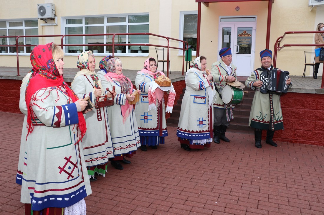 Делегация Кореличского района прибыла на «Дожинки» в Скидель — Кореличи.  Новости Кореличского района. Газета Полымя