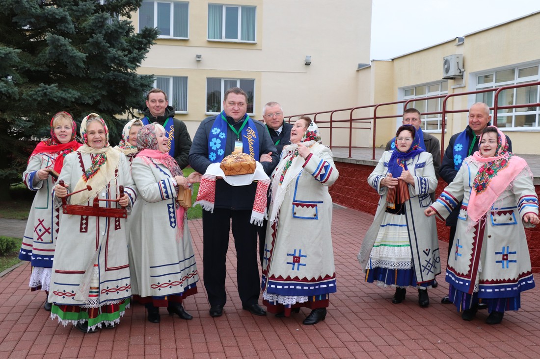 Делегация Кореличского района прибыла на «Дожинки» в Скидель — Кореличи.  Новости Кореличского района. Газета Полымя