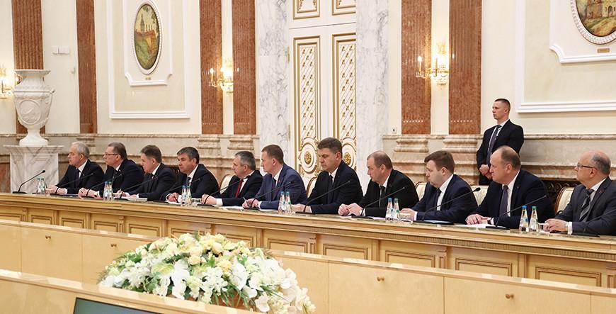 Александр Лукашенко о системе здравоохранения: мы вообще можем по-человечески к своим людям относиться или нет?