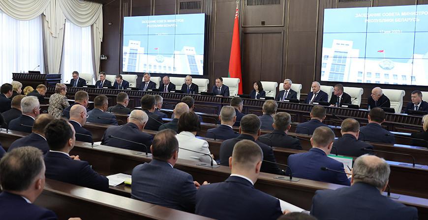 Роман Головченко: в стране достигнут рекордно высокий уровень средней зарплаты