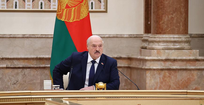 Амбициозная задача, заземление Минздрава, приоритеты в ЕАЭС и ядерное рукопожатие. Итоги разноплановой недели Президента