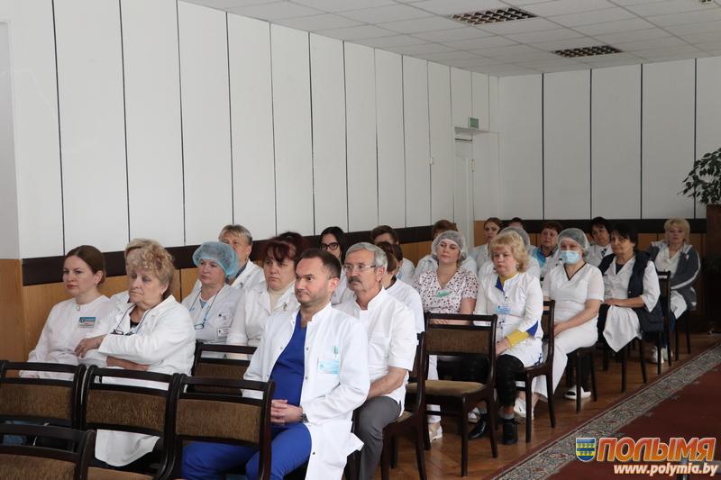 ИПГ под руководством председателя районного Совета депутатов Александра Шкадова  встретилась с медработниками