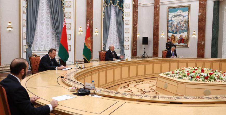 Александр Лукашенко на встрече с главами МИД ОДКБ призвал не избегать проблем, а решать их, как бы ни было трудно