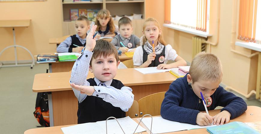 Школы Беларуси начинают прием документов в первые классы