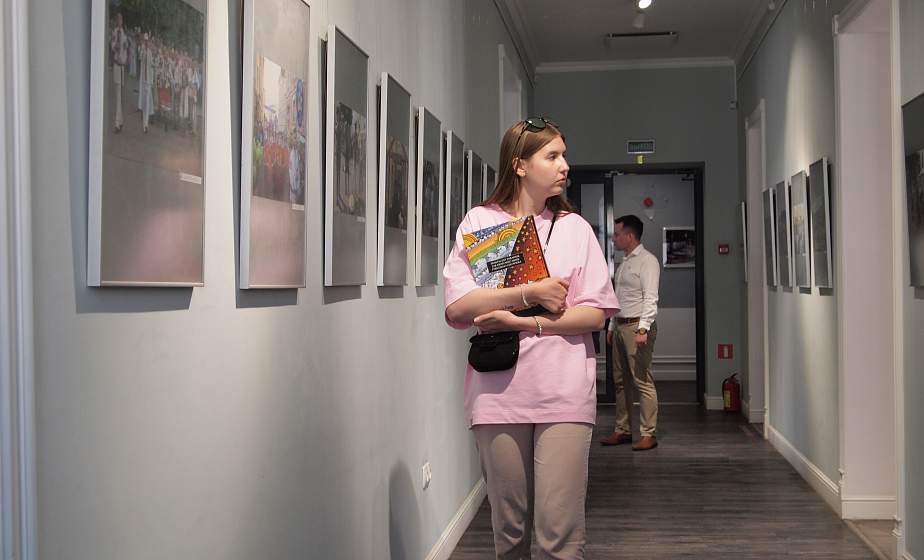 В честь пятилетнего юбилея в КЦ «Фестивальный» открылась фотовыставка самых ярких моментов XII Республиканского фестиваля национальных культур