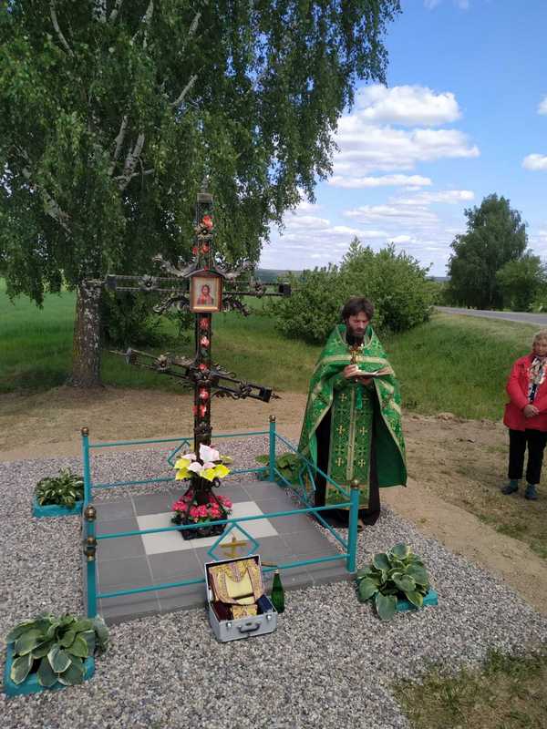 В деревне Барановичи установлен поклонный крест