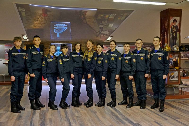 Учащиеся СШ №1 г.п. Кореличи Алексей Самец и Илья Волчецкий  на один день стали курсантами Университета гражданской защиты МЧС