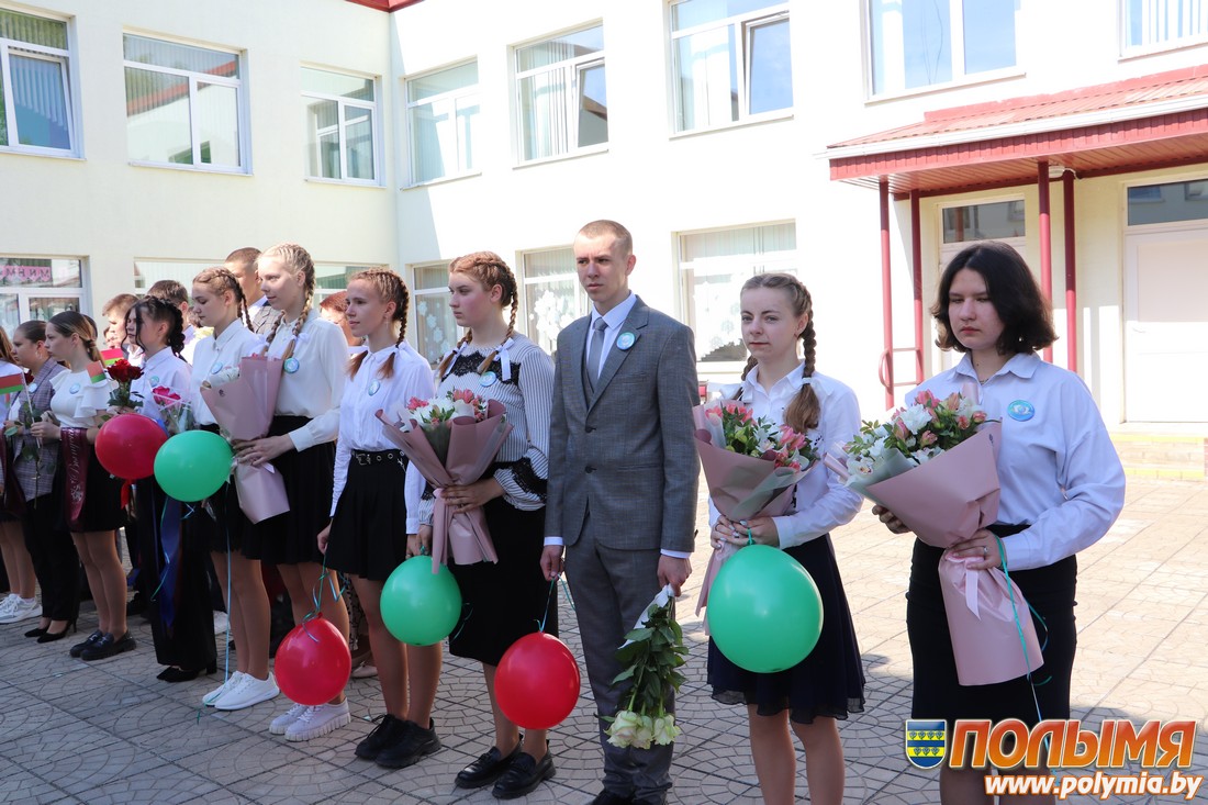 Выпускники Циринской средней школы собрались на последнюю школьную линейку