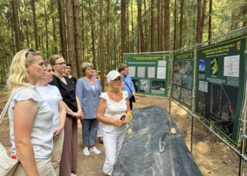 Делегация Кореличского района посетила  место массового убийства и захоронения жертв геноцида белорусского народа в урочище «Уручье»