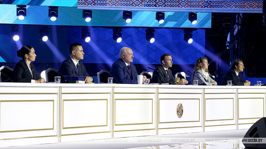 Лукашенко ориентирует на подготовку специалистов, которые «умеют толкаться локтями»