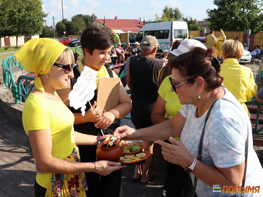 Праздник меда «Мирские соты» собрал в г.п. Мир сладкоежек