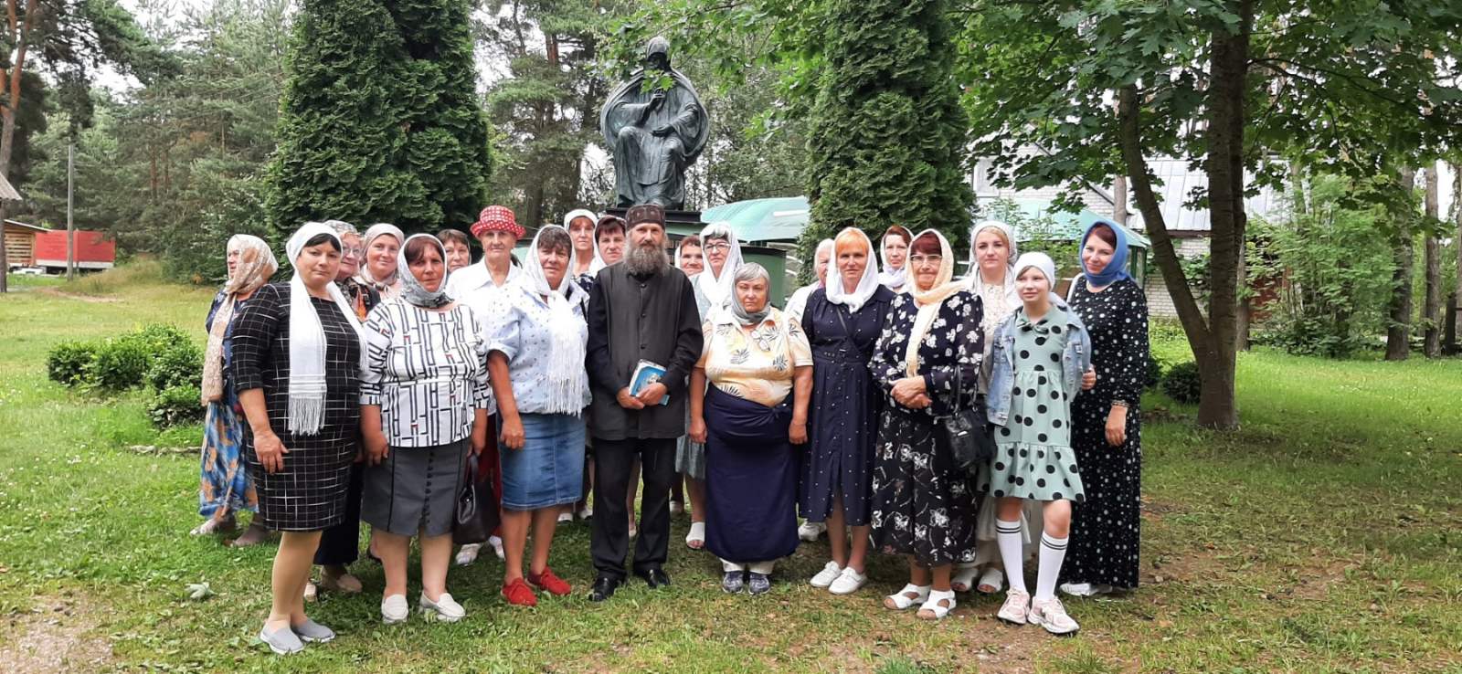 Ветераны труда из Кореличского района побывали в Свято-Елисеевском Лавришевском монастыре