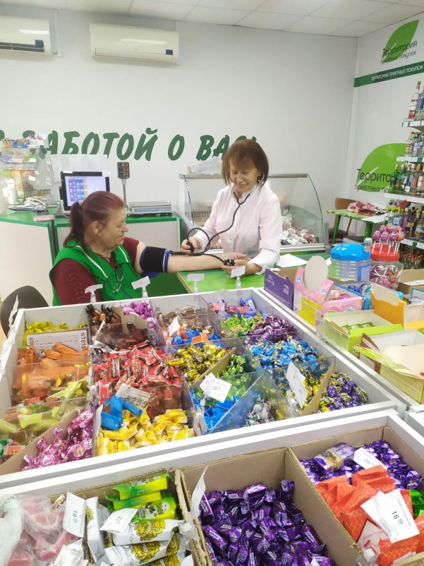 В День народного единства медперсонал Кореличской ЦРБ предложил свои услуги работникам организаций