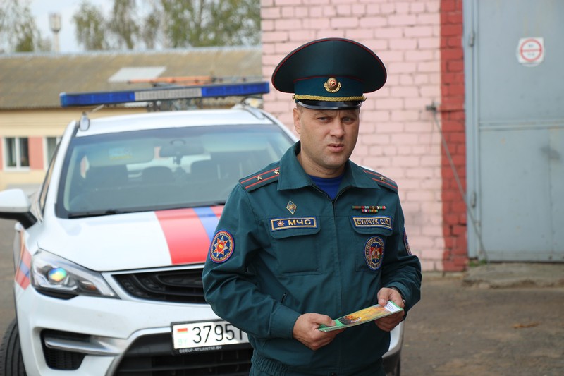 Первый заместитель начальника Кореличского РОЧС провел встречи с трудовыми коллективами района