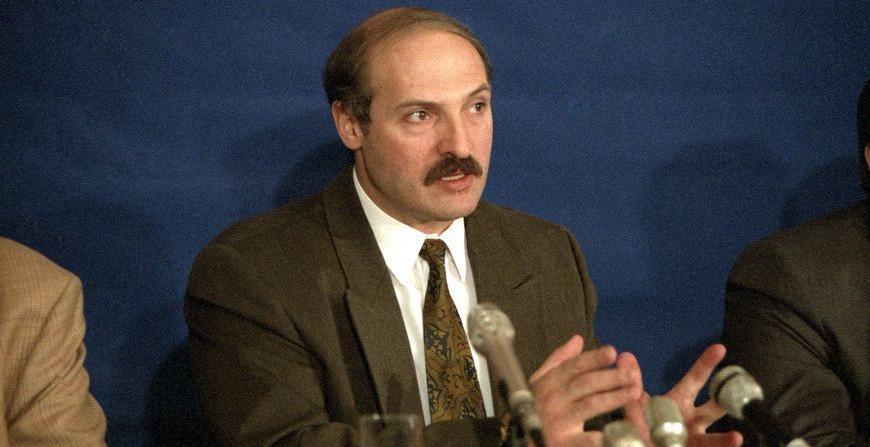 «Не надо замазывать эти проблемы». Редкие кадры из 1994-го, когда Александр Лукашенко впервые сел на «антикоррупционного коня»