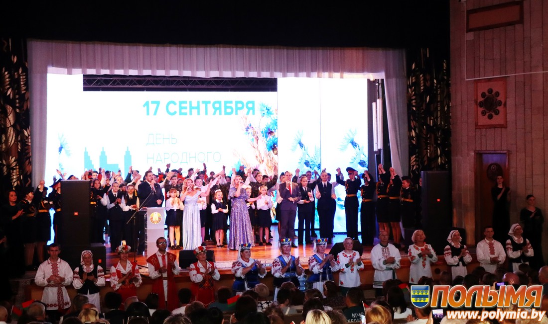В Кореличах состоялось торжественное мероприятие, посвященное Дню народного единства (+видео)
