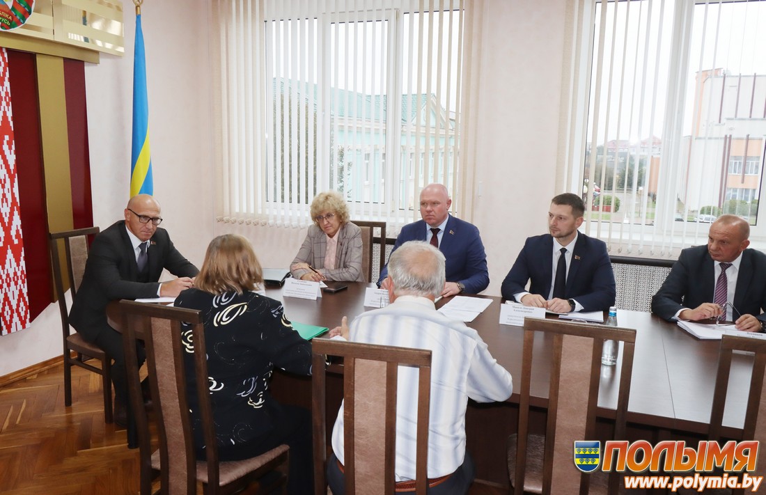 Министр жилищно-коммунального хозяйства Республики Беларусь Геннадий Трубило провел прием граждан в Кореличах