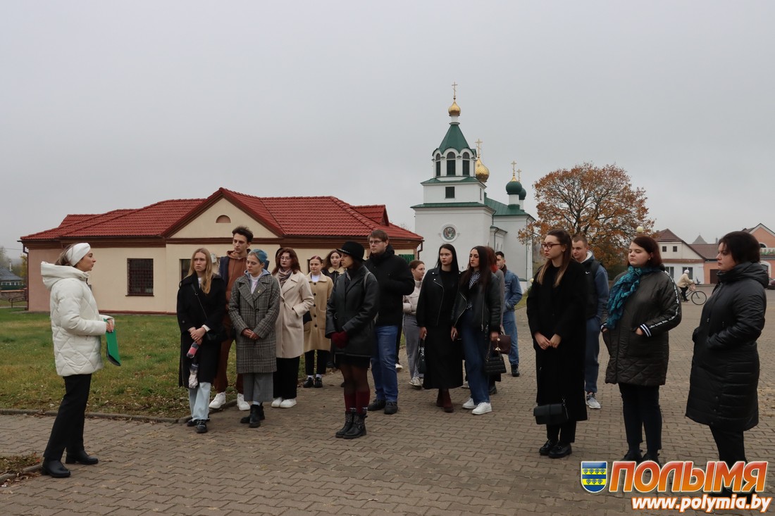 Молодые специалисты, члены Молодежного парламента, Совета работающей молодежи приняли участие в мероприятии «Знай свою Родину» — экскурсии по г.п. Мир