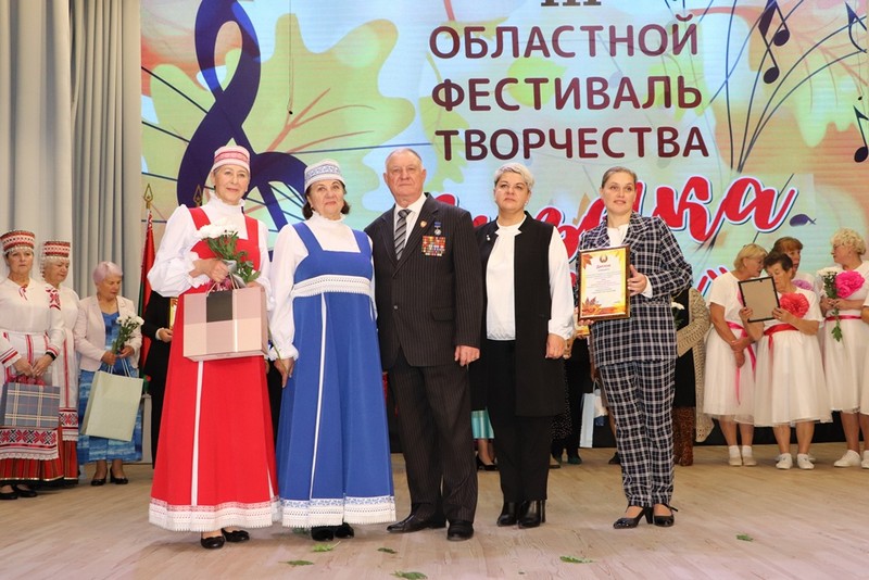 ТАНЦЕВАЛЬНАЯ ГРУППА «ЗАДОРИНКА» ПРЕДСТАВИЛА КОРЕЛИЧЧИНУ НА III ОБЛАСТНОМ ФЕСТИВАЛЕ ТВОРЧЕСТВА «МУЗЫКА ОСЕНИ»