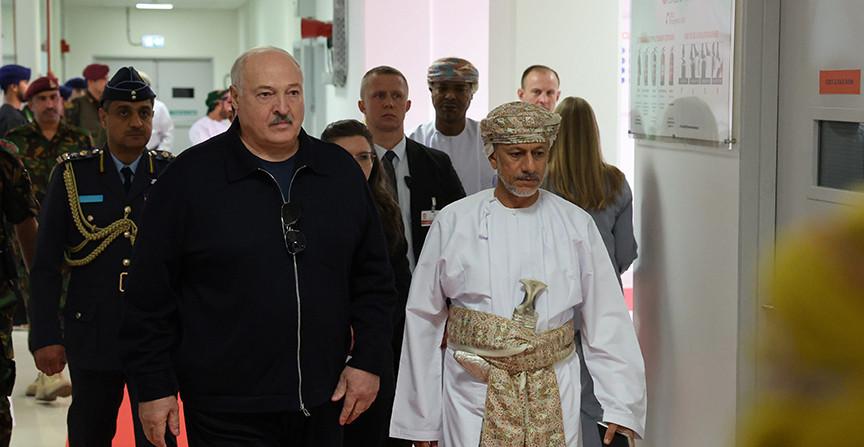 Александр Лукашенко в Омане посещает порт и СЭЗ «Сохар»