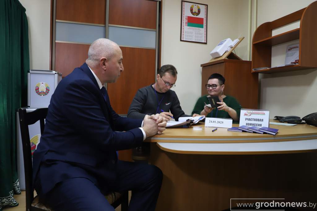 Помощник Президента – инспектор по Гродненской области Юрий Караев принял участие в досрочном голосовании