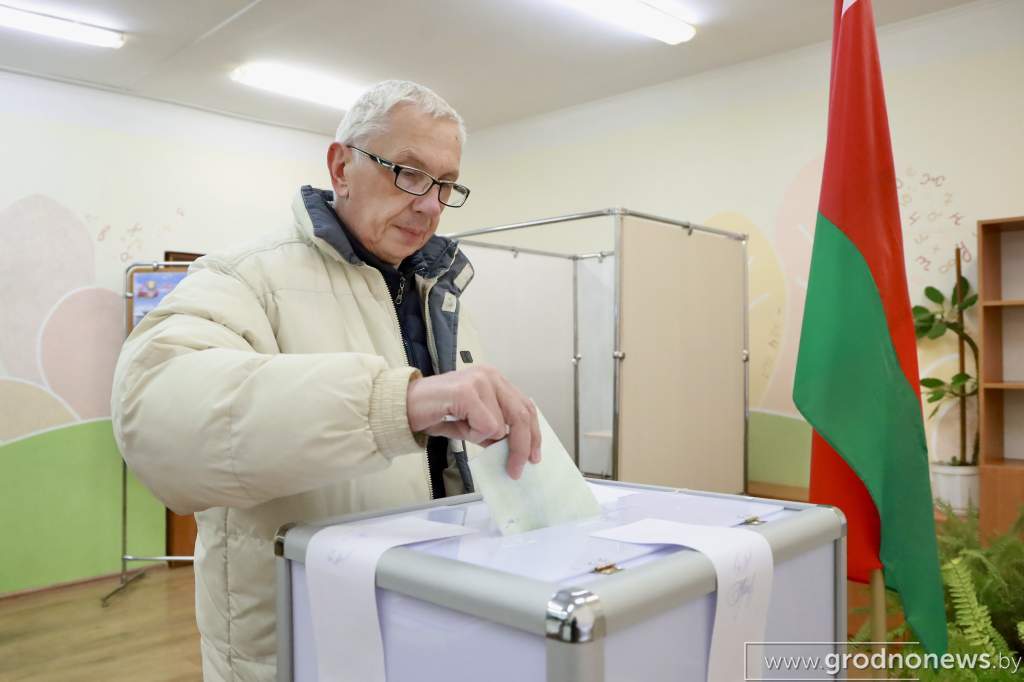 «От нас зависит, в какой стране мы будем жить». Гродненцы об участии в выборах Президента