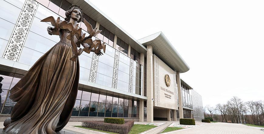 «Надежное звено военной безопасности». Александр Лукашенко поздравил инженерные войска с профессиональным праздником