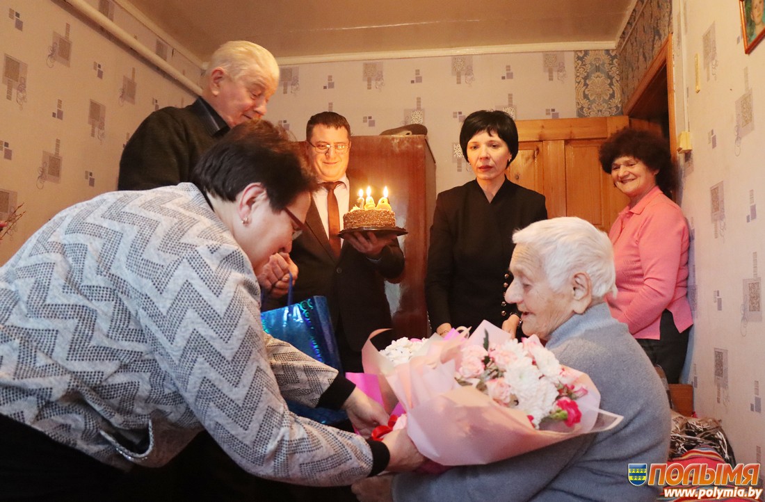 В Кореличах поздравили со 100-летием Надежду Антоновну Кистень