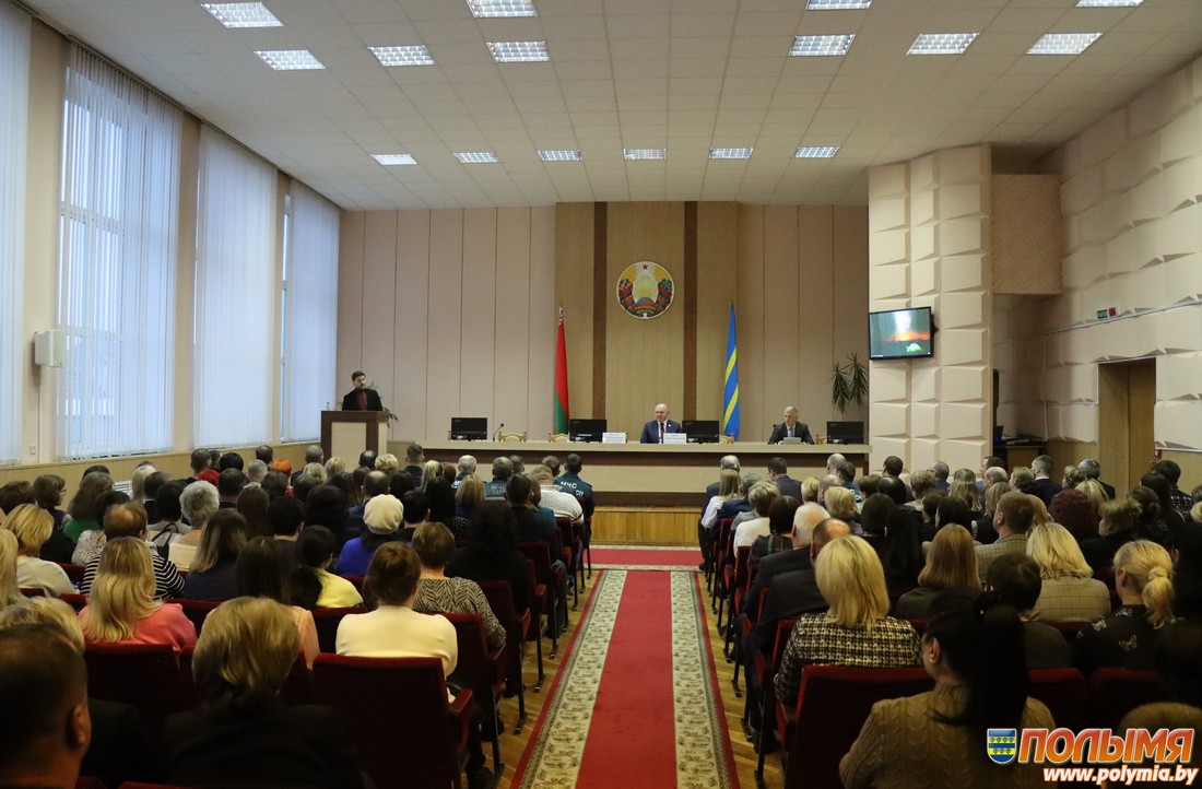 В Кореличском районе состоялись встречи трудовых коллективов с доверенным лицом кандидата в Президенты Республики Беларусь Александра Григорьевича Лукашенко Иваном Эйсмонтом