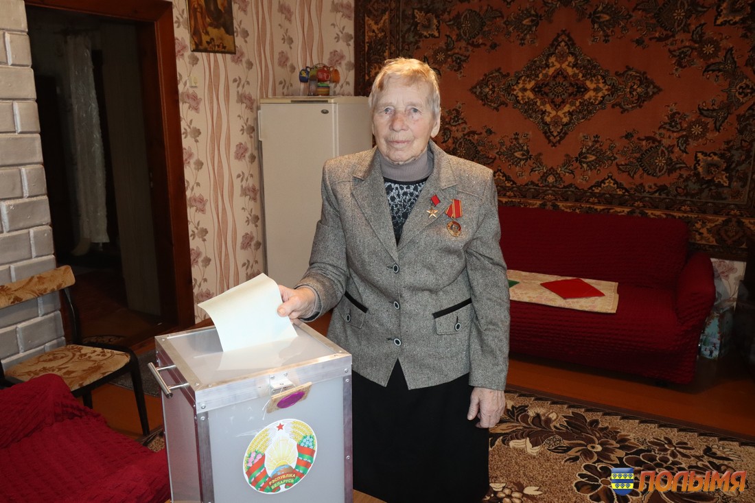 Герой Соцтруда Татьяна Григорьевна Орда проголосовала на дому