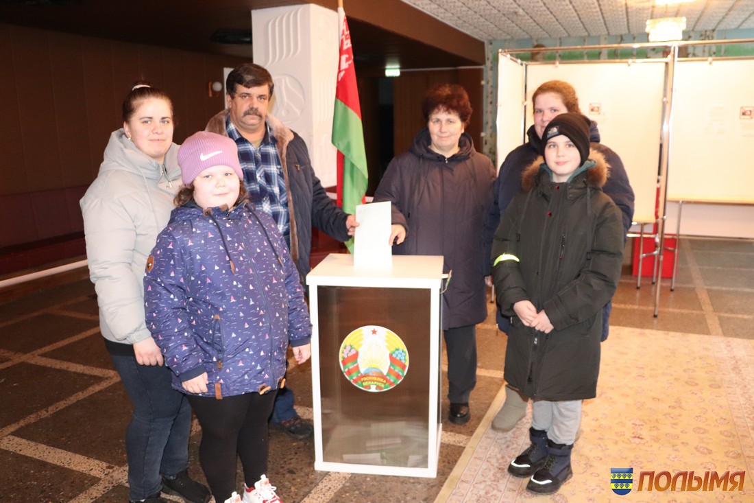 Атмосферно и празднично на сельских избирательных участках в Кореличском районе