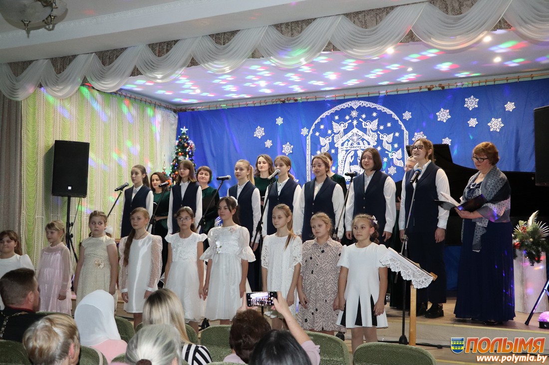 Рождественский салон в Кореличах собрал зрителей разных возрастов
