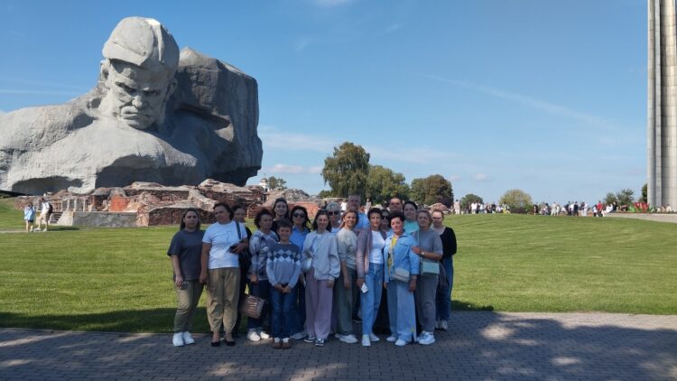 Вахта памяти: кореличские профактивисты почтили память героев в Брестской крепости