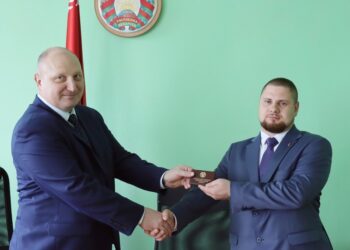 Председатель Кореличского районного Совета депутатов Алексей Гаврош представил нового руководителя Красненского сельисполкома