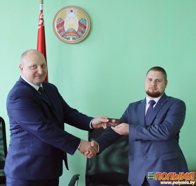 Председатель Кореличского районного Совета депутатов Алексей Гаврош представил нового руководителя Красненского сельисполкома