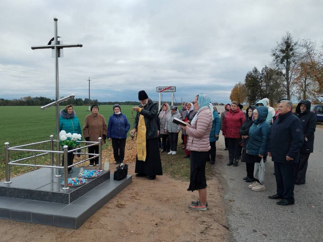 У Ярэмічах асвяцілі Паклонны крыж