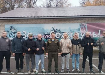 Призывники из Кореличского района отправились служить в ВДВ