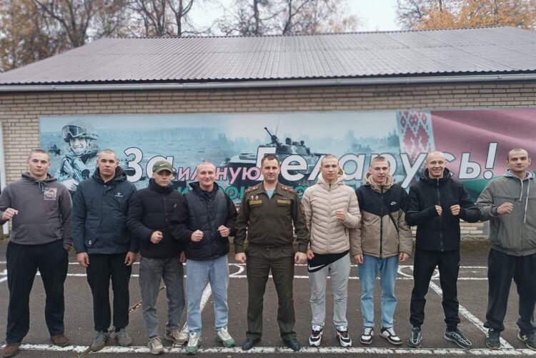 Призывники из Кореличского района отправились служить в ВДВ