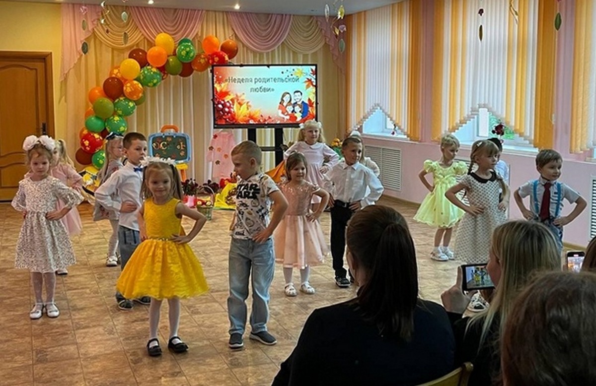 В детском саду №1 г.п. Кореличи дети и воспитатели устроили для родителей праздник