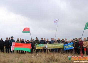 Кореличчане присоединились к республиканской добровольной акции «Дай лесу новае жыццё!»