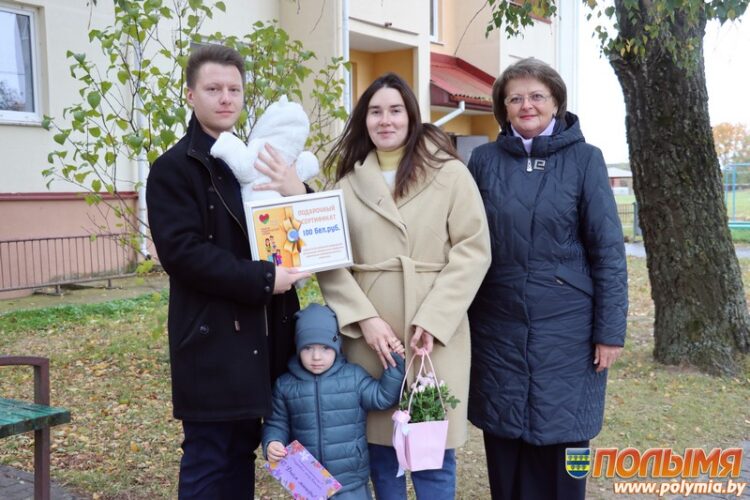 Кореличчина присоединилась к республиканской профсоюзной акции «Поздравим маму вместе!»