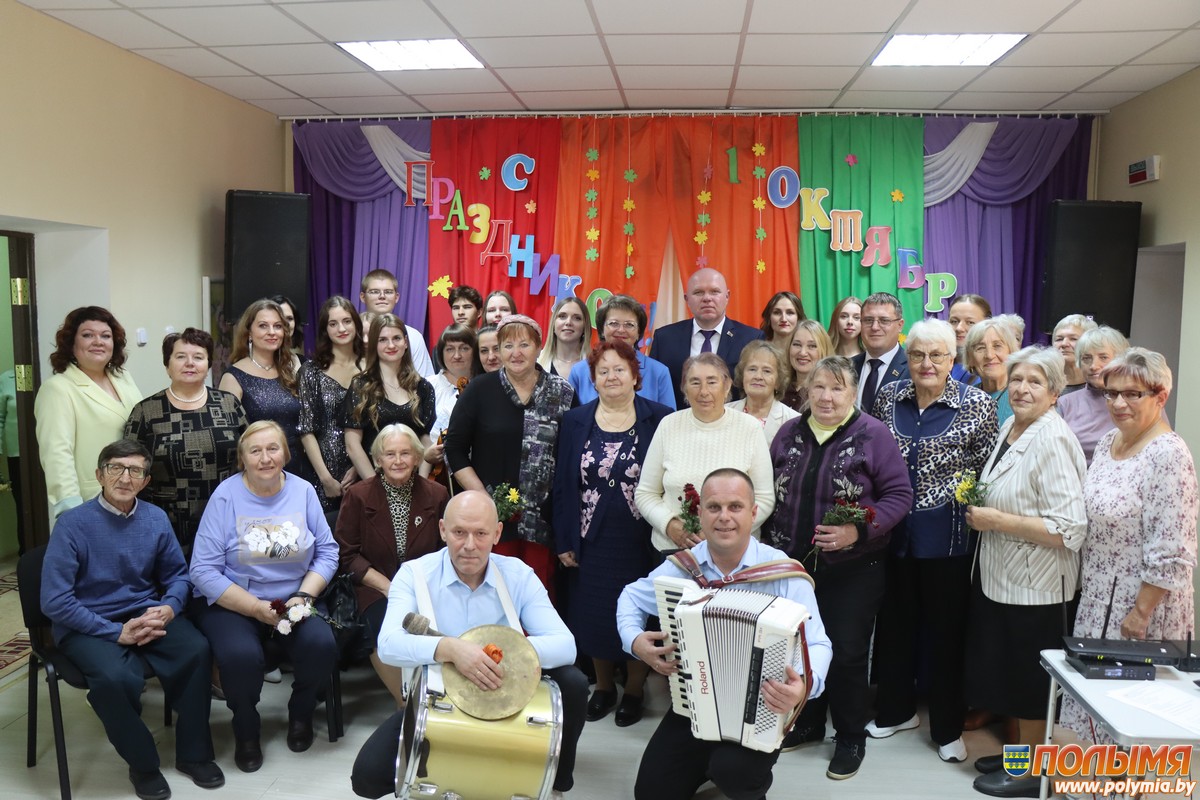 В Кореличах торжественно открыли декаду «Золотой возраст»