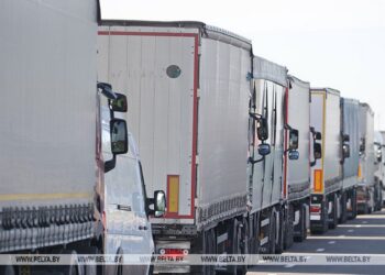 ГПК: въезда в Польшу ожидают свыше 4,5 тыс. легковых и грузовых авто