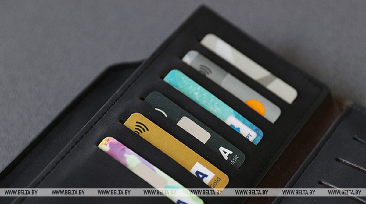 Мошенники использовали NFC-схему: минчанин приложил карту к телефону и лишился более Br25 тыс.