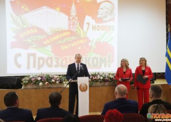 В Кореличах состоялся митинг в честь Дня Октябрьской революции