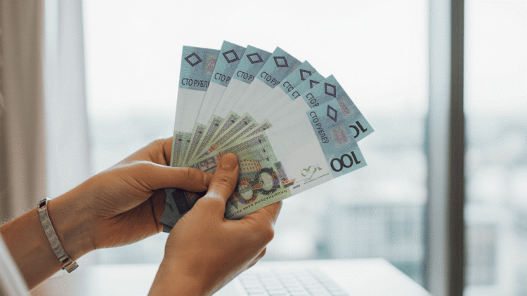 Реальные денежные доходы белорусов выросли на 10,2%