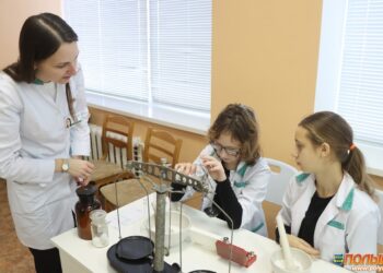 В Кореличах 5 ноября открыли детскую симуляционную мини-аптеку «Юный фармацевт»