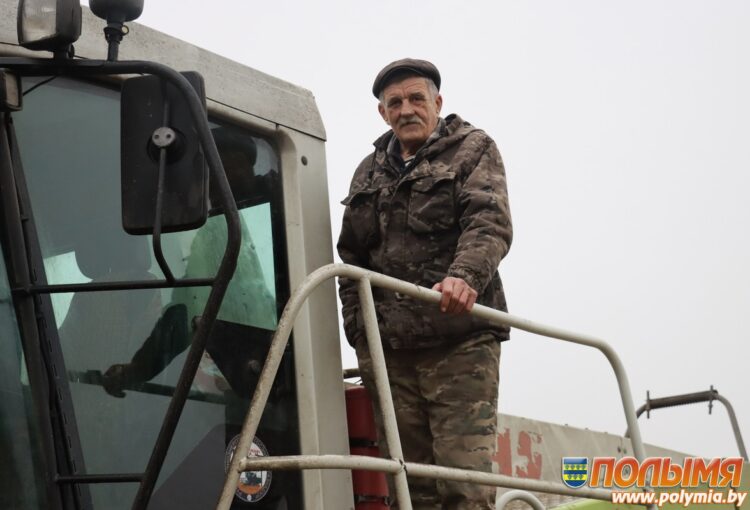 Тракторист-машинист СПК «Жуховичи» Владимир Селявко: «Более 40 лет тружусь на земле»