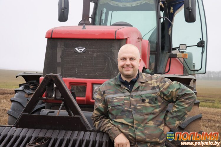 Механизатор Кореличского льнозавода Александр Рачинский: «В преданности земле и делу — сила человека»